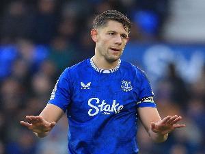 半岛·体育中国官方网-英超历史首人！埃弗顿后卫塔科夫斯基已64次染黄但却从未被罚下