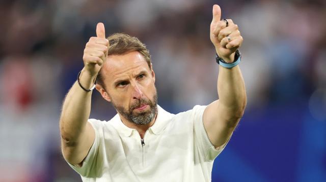 索斯盖特考虑变阵，三后卫成了包治百病的神药？