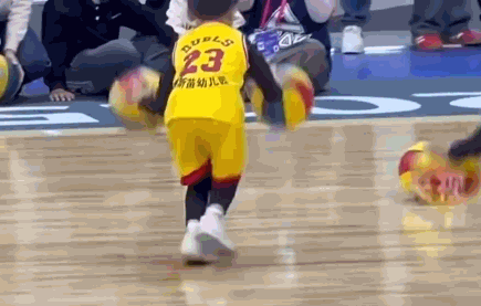 半岛·BOB官方网站-篮球掉了小朋友机智救场获全网点赞 暖心后续来了|东莞|东莞市|广东省|幼儿园|奖杯_新浪新闻