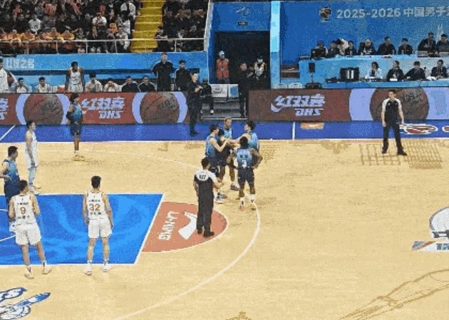 半岛体育-贝兹利和队友冲突 宁波赛后宣布解约：外援无特权！